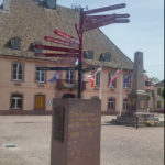 Panneau d'orientation des villes UNESCO sur place à Neuf Brisach - une réalisation Inotechna Alsace - Gamme signalétique extérieure